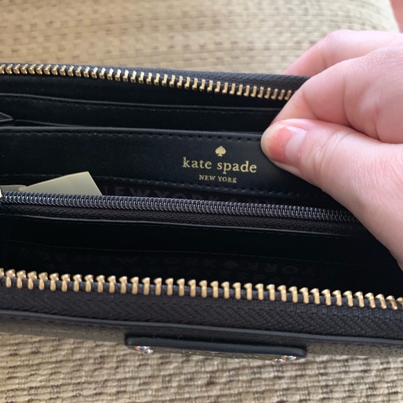 Black zip Kate spade wallet - Picture 4 of 4